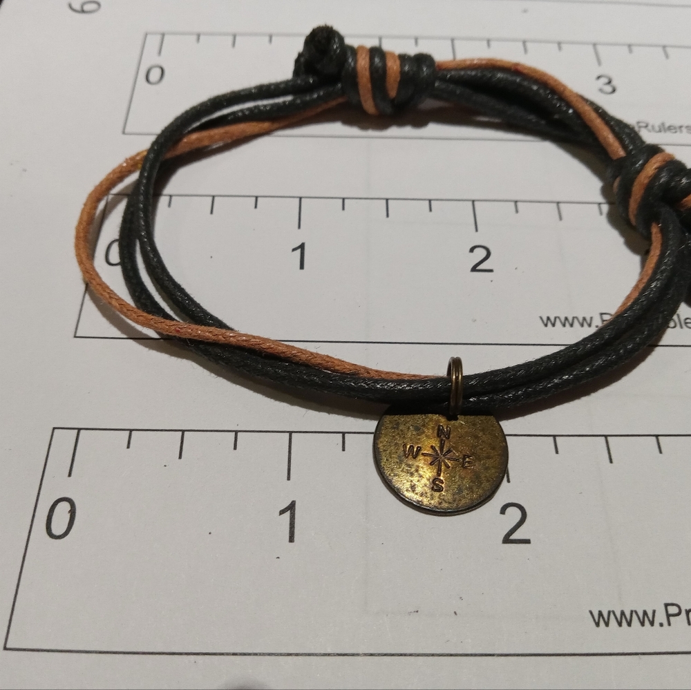 5 Leather Braclets - Picture 7 of 10